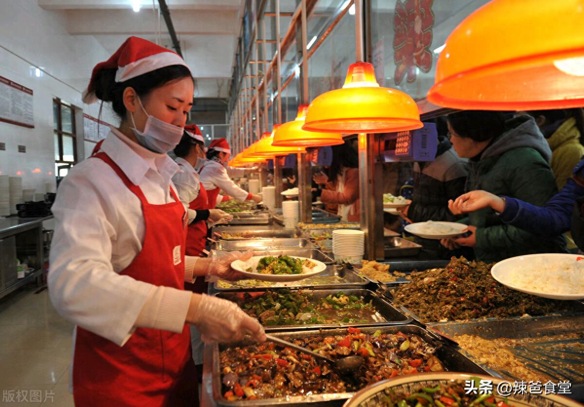 大学食堂宝藏小吃受欢迎，杂粮煎饼、鸡蛋灌饼等超火