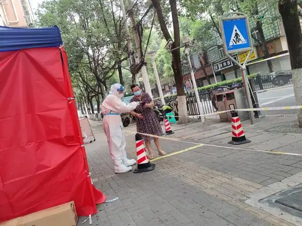 贵州省慈善组织抗疫_贵阳市慈善总会接收捐款物资_疫情防控物资