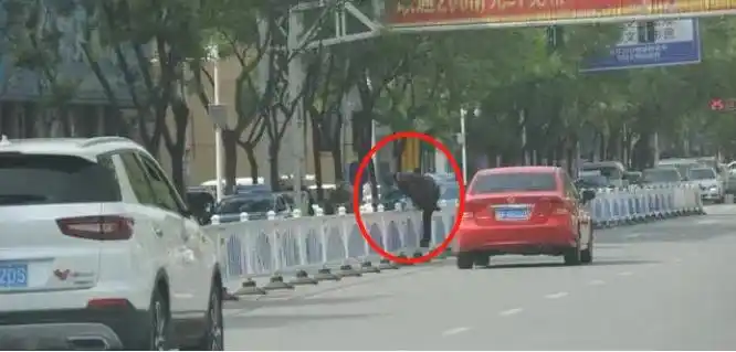 违章高发时段_违法停车整治行动_全国文明城市交通秩序整治行动