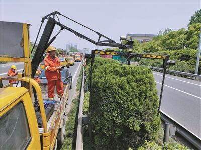 宁波高速养护出新招，机械化保洁除草效率大幅提升