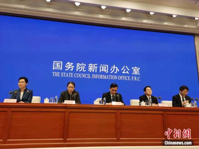 国务院新闻办发布会：新型肺炎疫情最新数据及防控举措